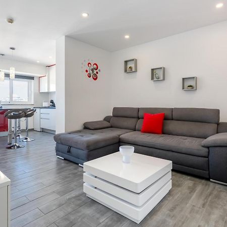 Red Velvet 1 Bdr Flat With Balcony By Lovelystay Portimao Exterior photo