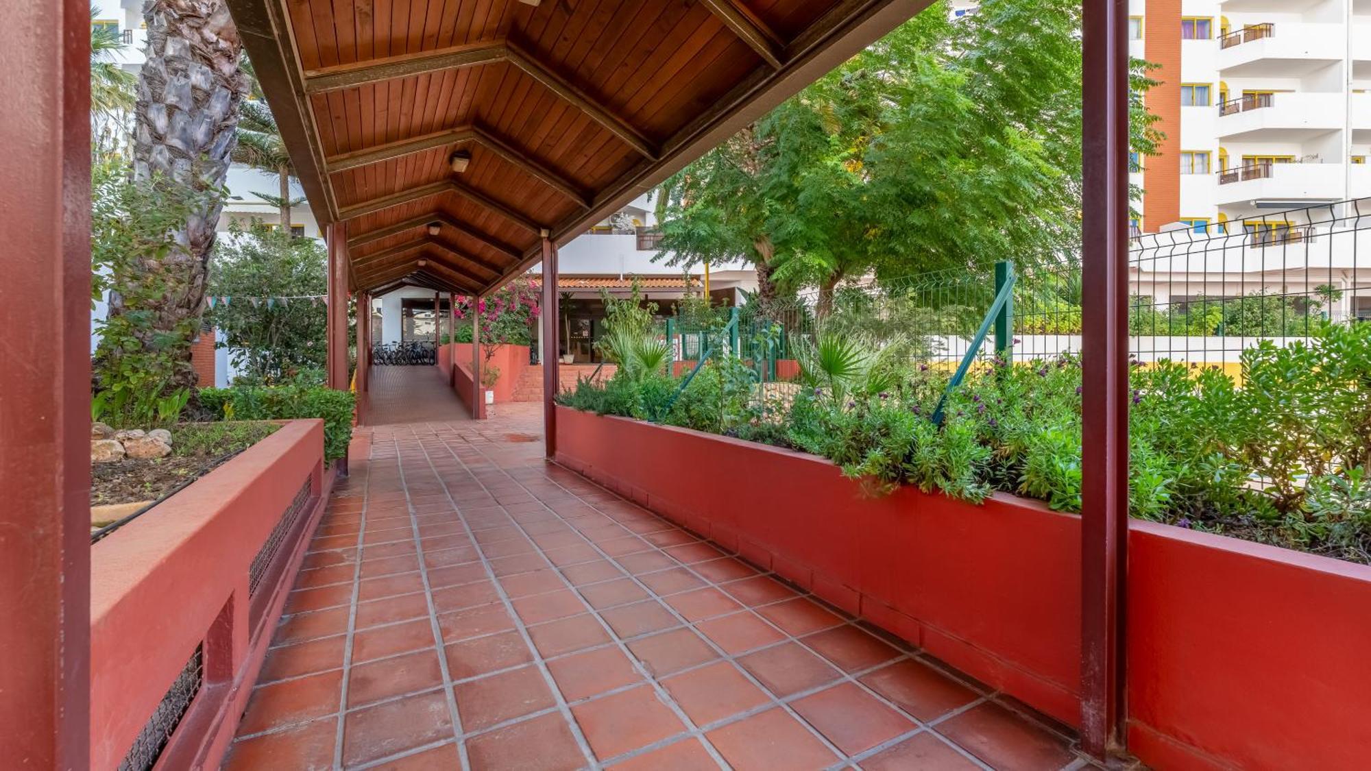 Red Velvet 1 Bdr Flat With Balcony By Lovelystay Portimao Exterior photo