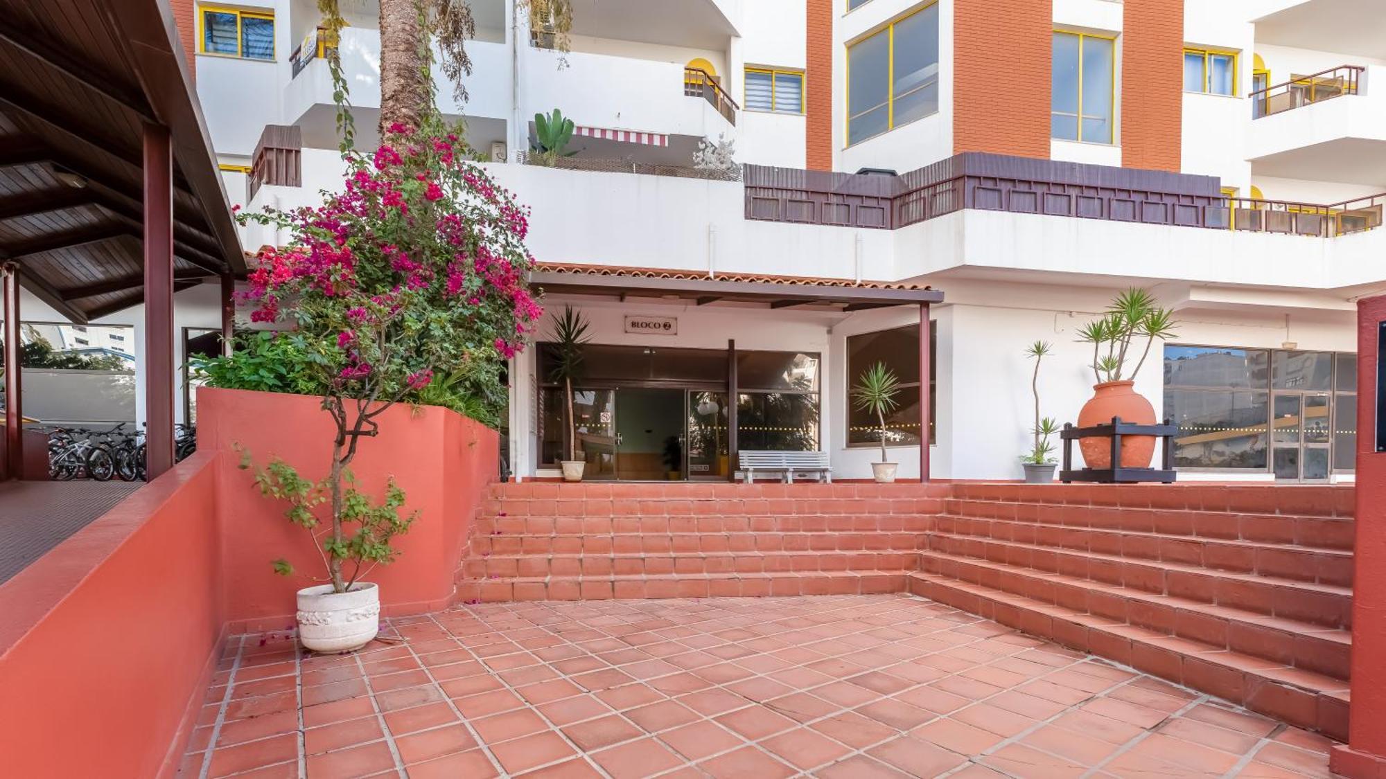 Red Velvet 1 Bdr Flat With Balcony By Lovelystay Portimao Exterior photo