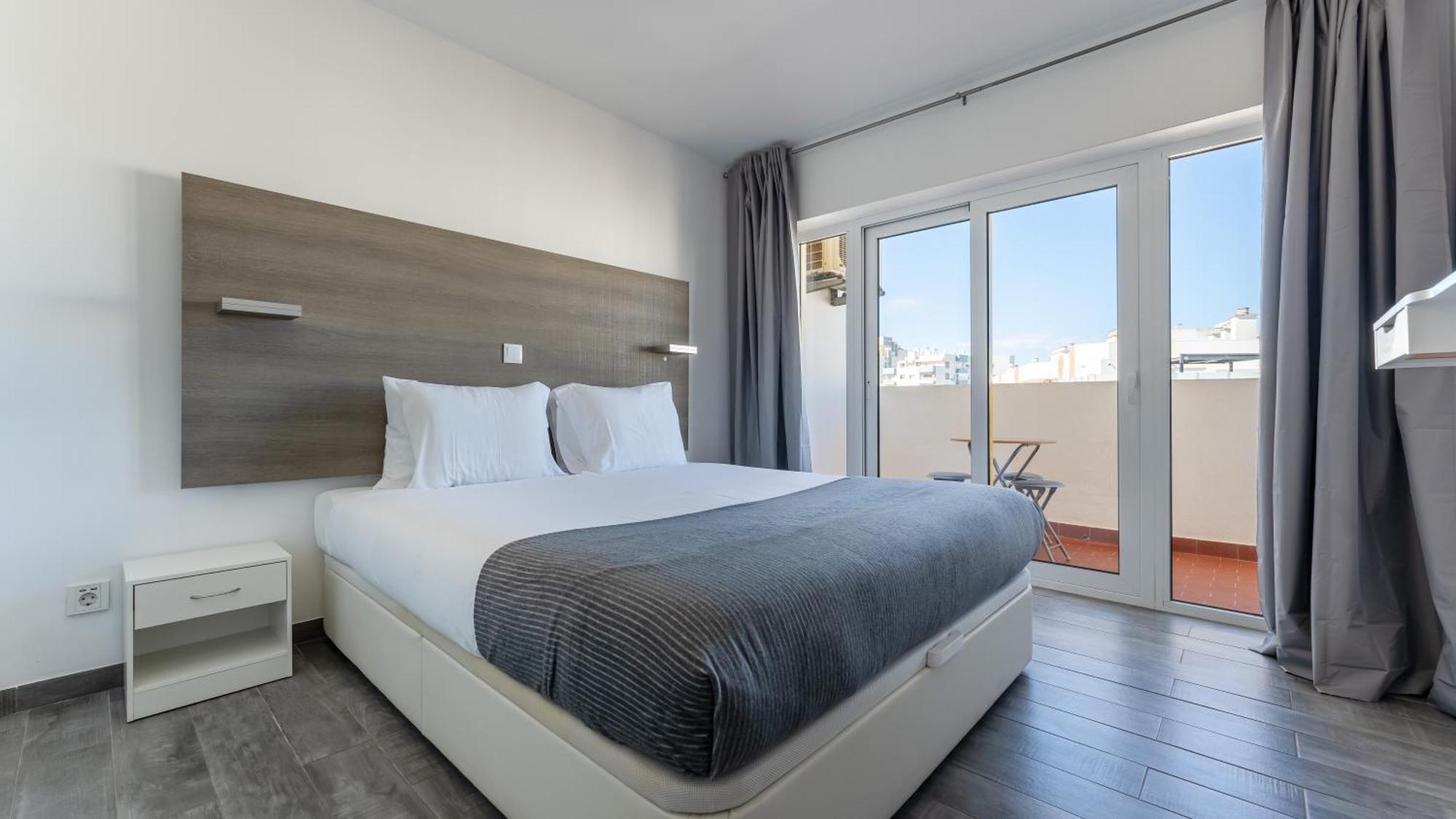Red Velvet 1 Bdr Flat With Balcony By Lovelystay Portimao Exterior photo