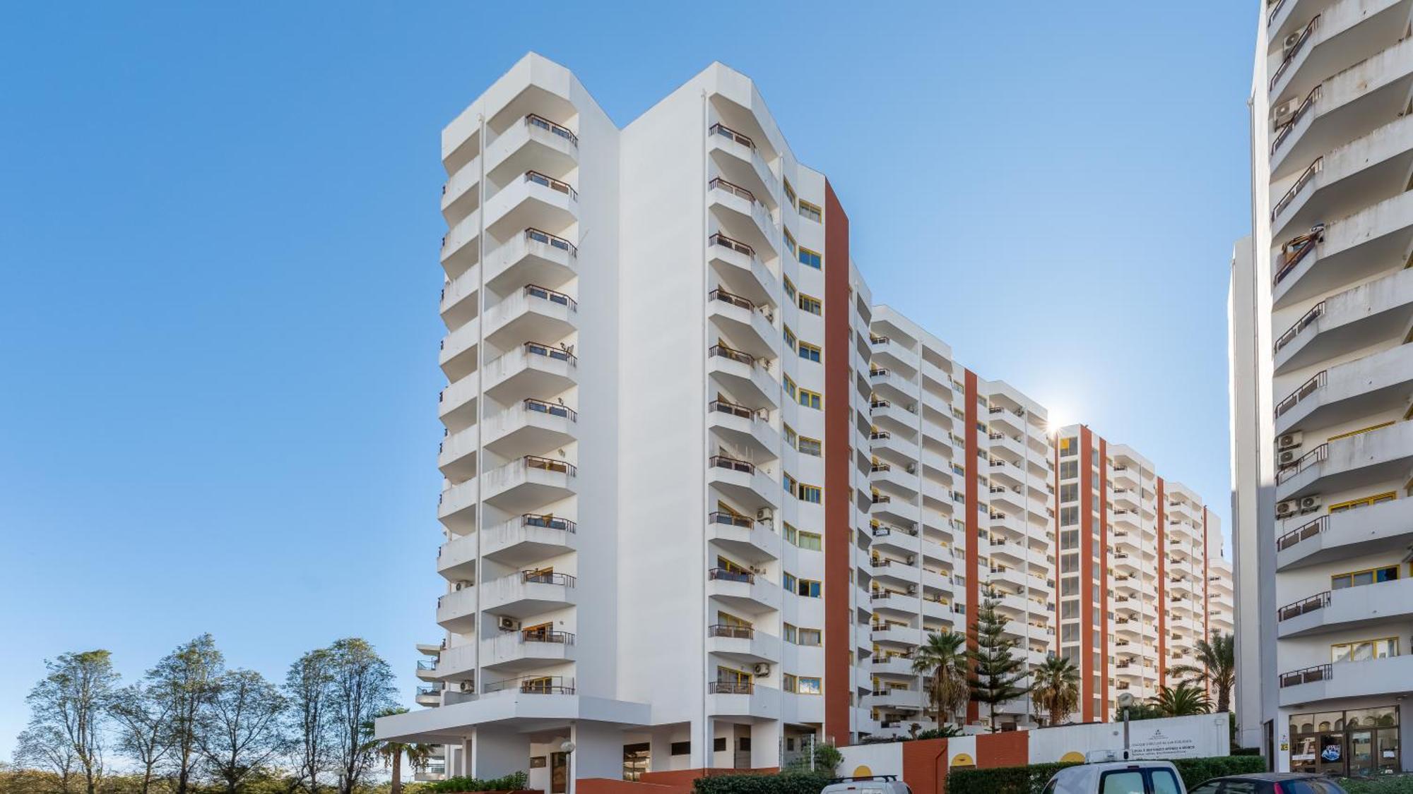 Red Velvet 1 Bdr Flat With Balcony By Lovelystay Portimao Exterior photo