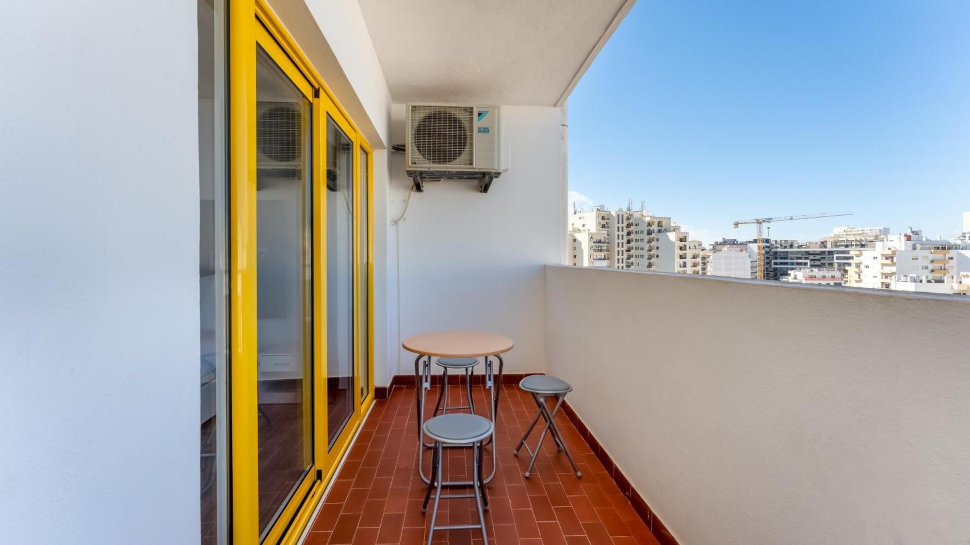 Red Velvet 1 Bdr Flat With Balcony By Lovelystay Portimao Exterior photo