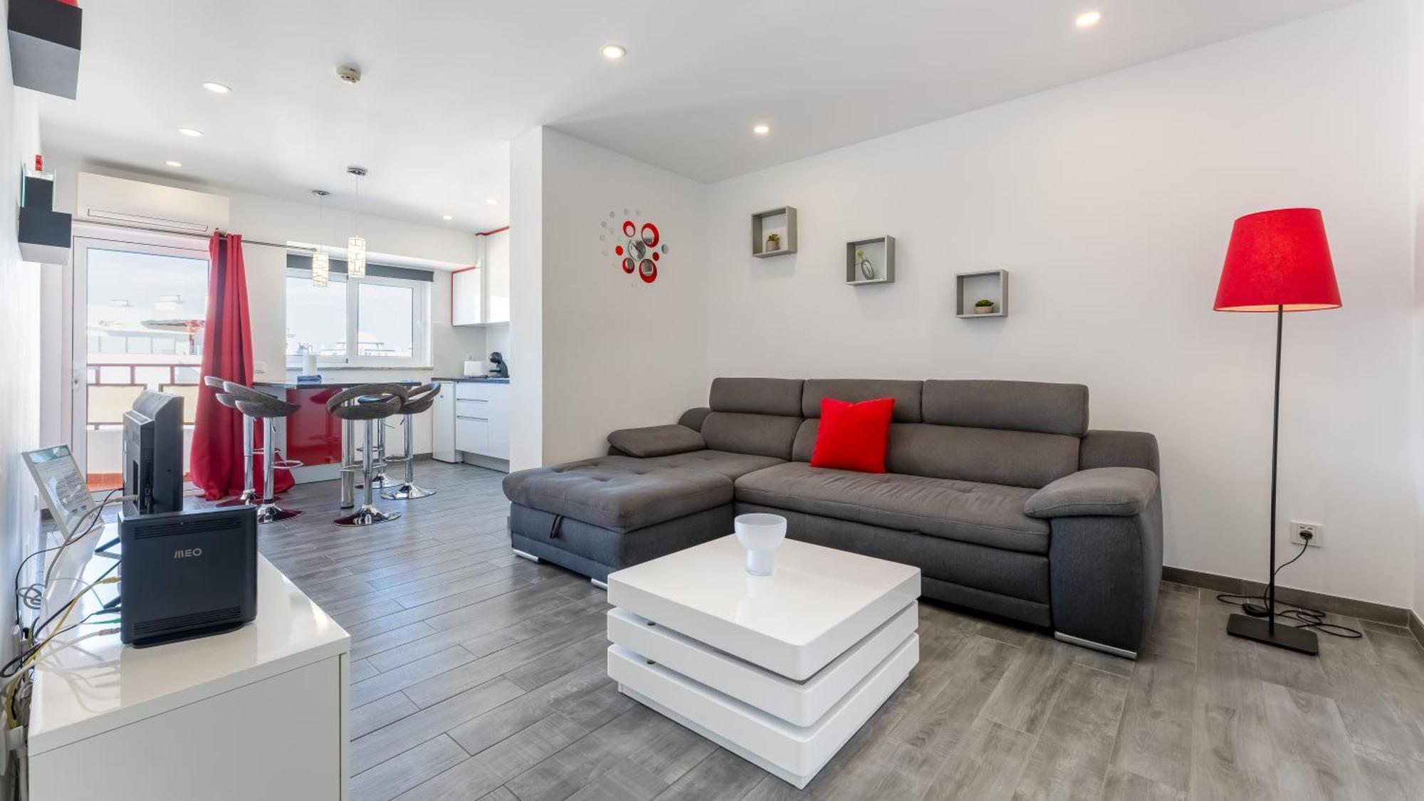 Red Velvet 1 Bdr Flat With Balcony By Lovelystay Portimao Exterior photo