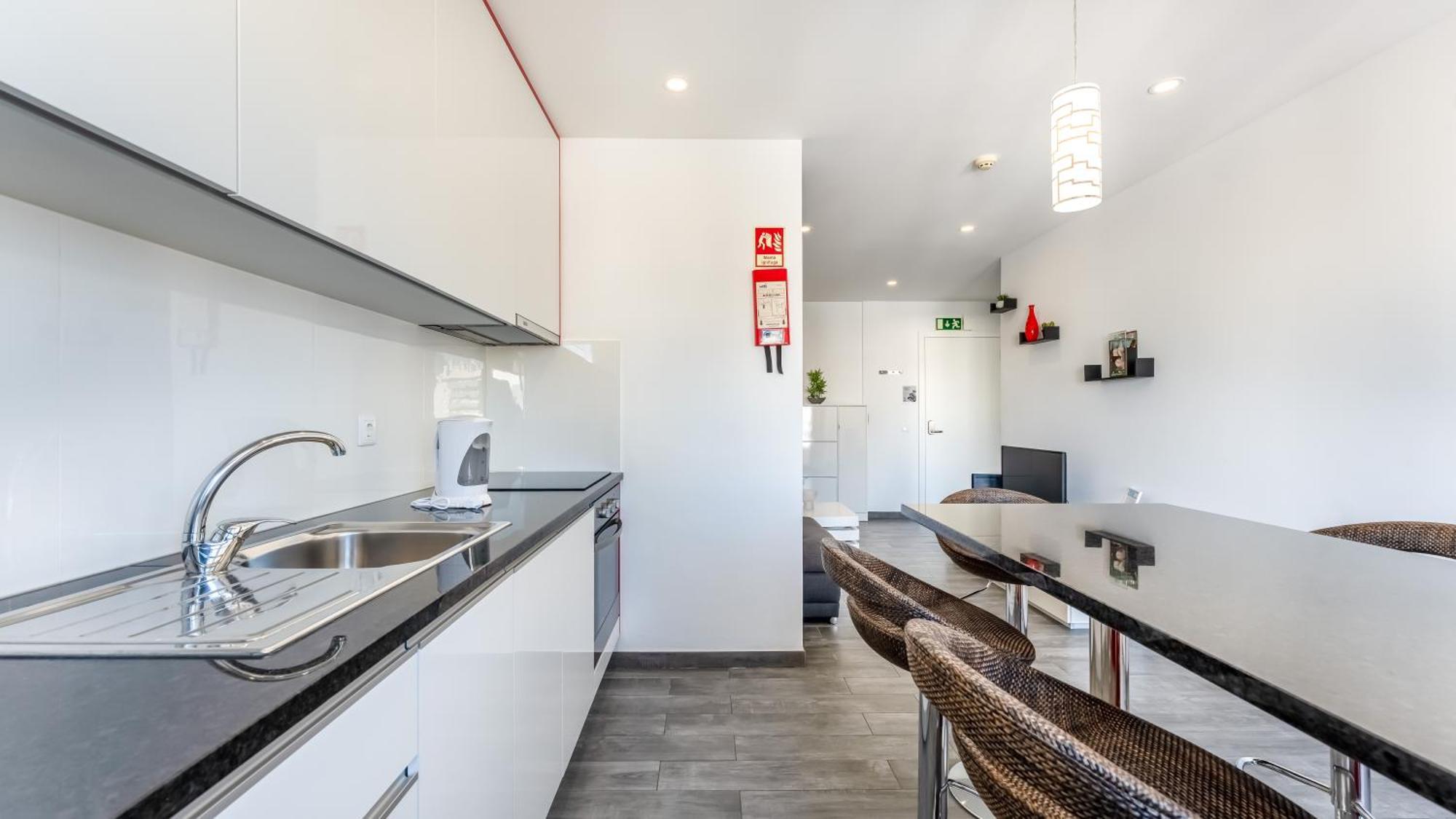 Red Velvet 1 Bdr Flat With Balcony By Lovelystay Portimao Exterior photo